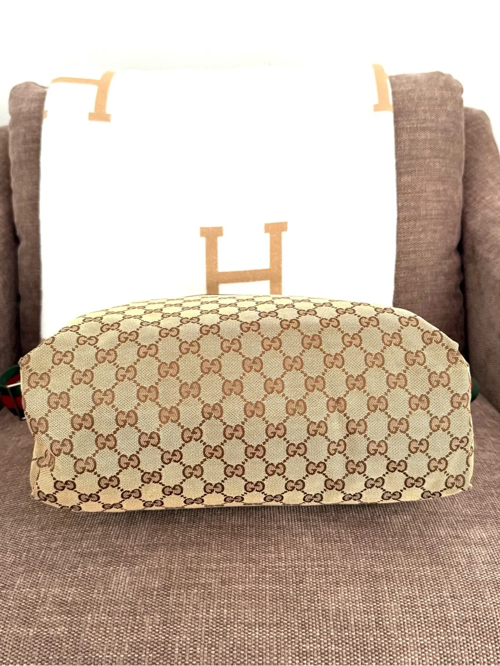 Gucci authentic brown canvas messanger bag unisex crossbody red green strap